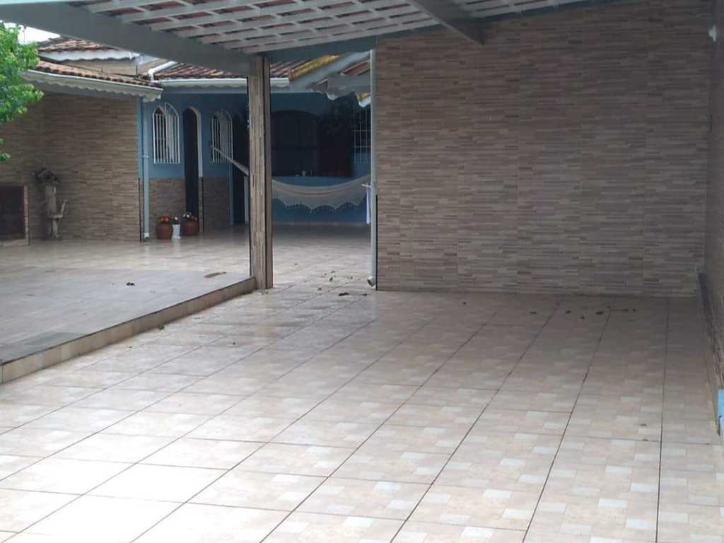 Casa com Piscina, churrasqueira e próximo da praia