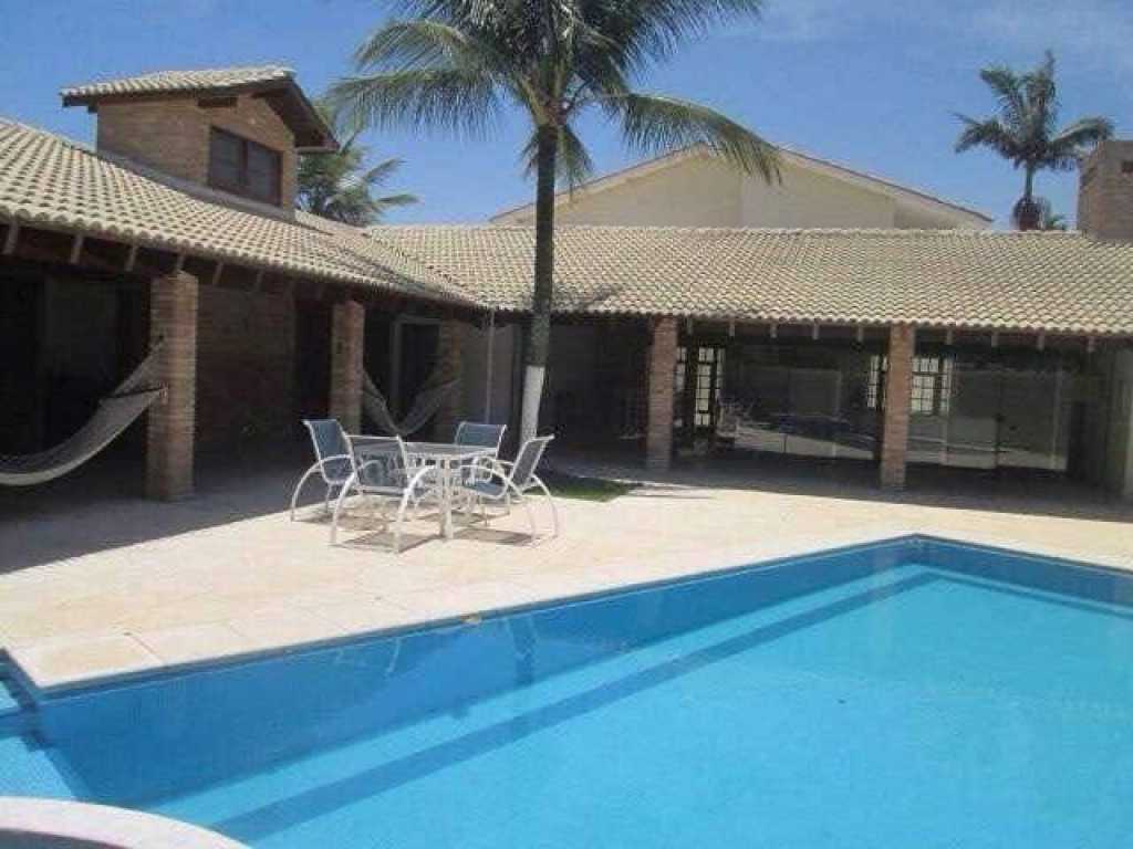 Linda casa com piscina