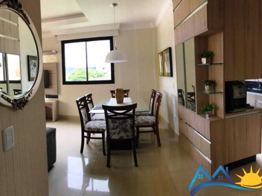 Amplo apartamento alto padrão na Praia de Mariscal