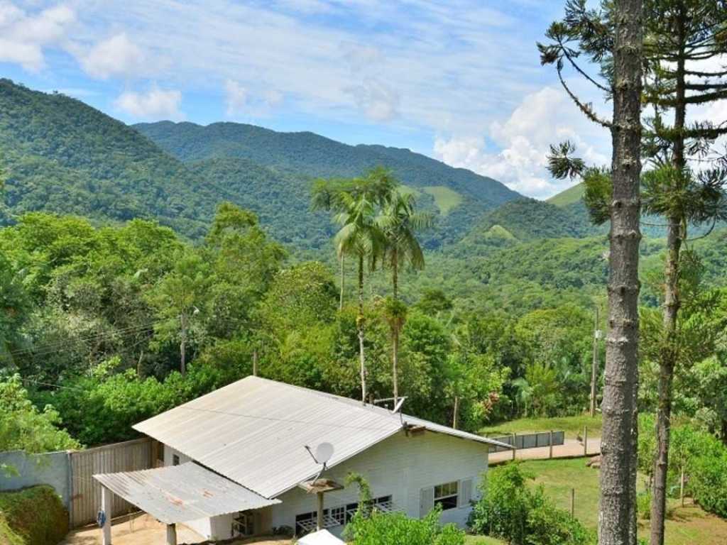 Chácara Petar Parque Turístico Alto do Ribeira em meio a Mata Atlântica de uso exclusivo .