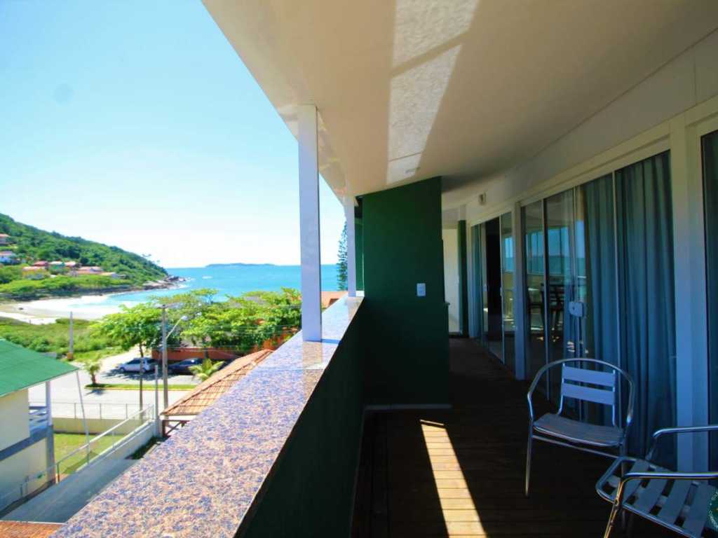 Apartment with sea view, located 20 meters from the beach of Quatro Ilhas in Bombinhas - Exclusive