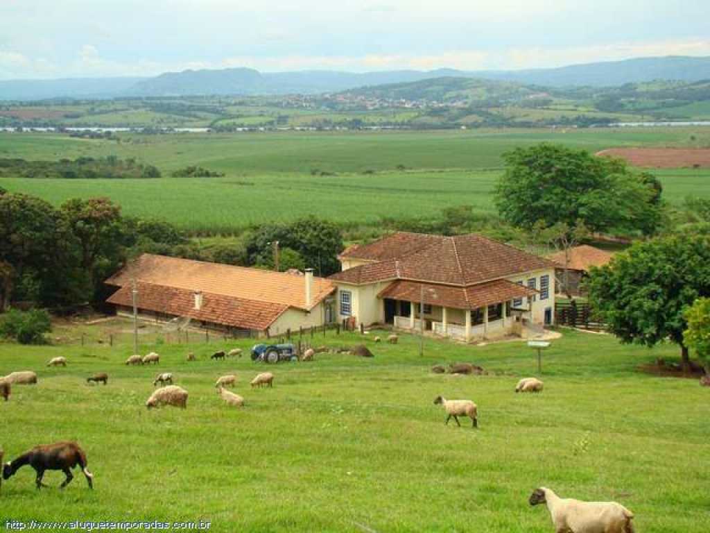 Alugar S�tio com 12 aptos, piscina, para excurs�o no lago de Furnas.