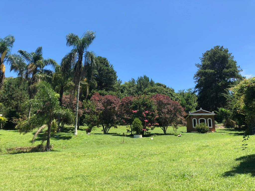 Chácara Familiar com 17.000 de área verde, em um lindo vale, piscina 12 x 6 mts.