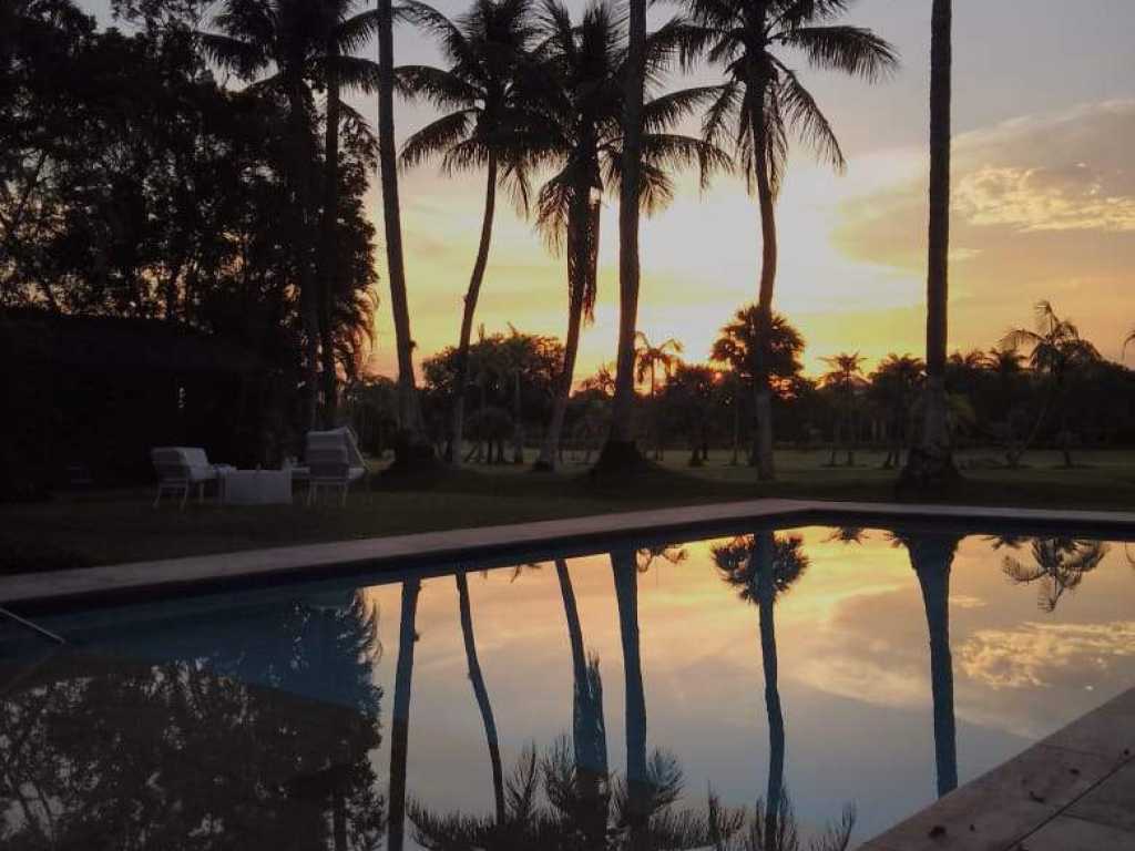 Casa na beira do campo de golfe e perto da praia