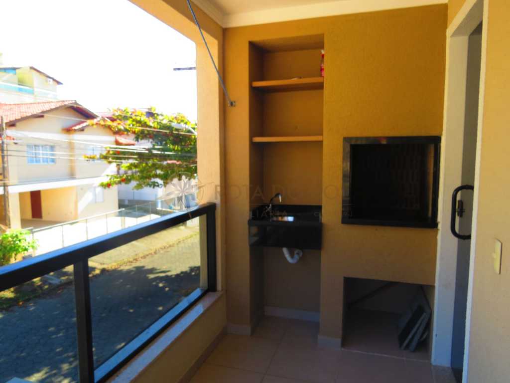 Cód 264 - Lindo apartamento, com excelente localização na praia de Bombinhas.