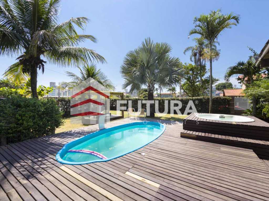 LC120 - Casa com 04 quartos piscina e jacuzzi na praia de Bombas-Bombinhas/SC