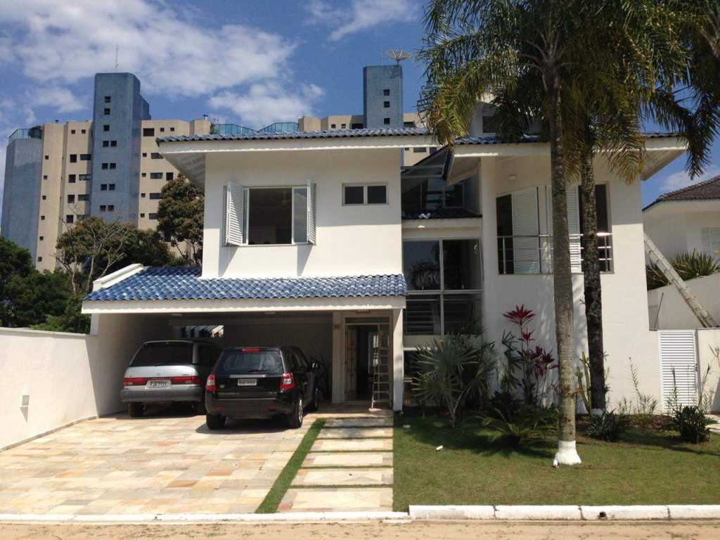 Linda casa a 150 mt da praia (5 suítes sendo uma para idoso)