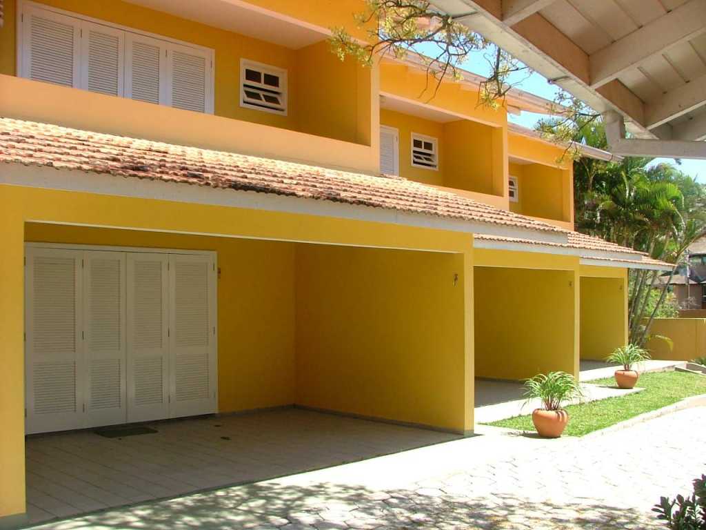 Condominio Doña Erica - Sobrados a 20m de la Playa Central de Bombinhas