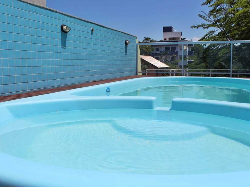 LA042E - Cobertura com piscina para até 10 pessoas