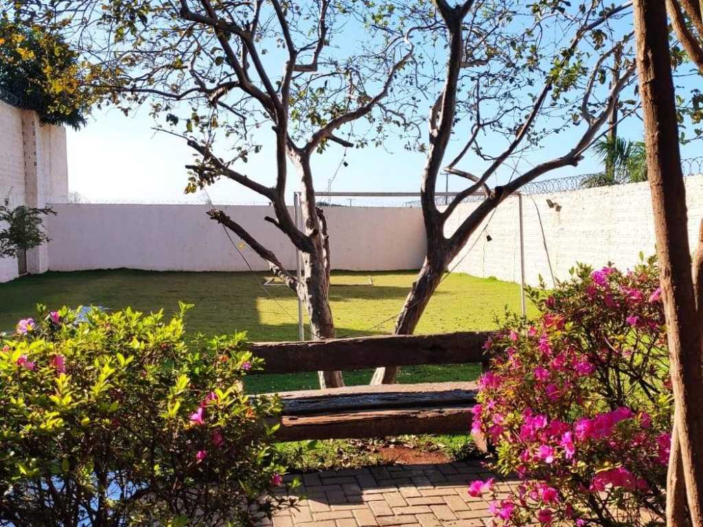 Lindo imóvel com capacidade p/80 pessoas, piscina, churrasqueira, hospedagem p/14 pessoas