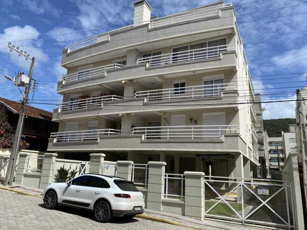 APARTAMENTO PADRÃO QUALIFICADO EM BOMBINHAS, SC, 04 AR SPLIT, WI-FI, CAMAS BOX, 70 MTS. MAR, mg203