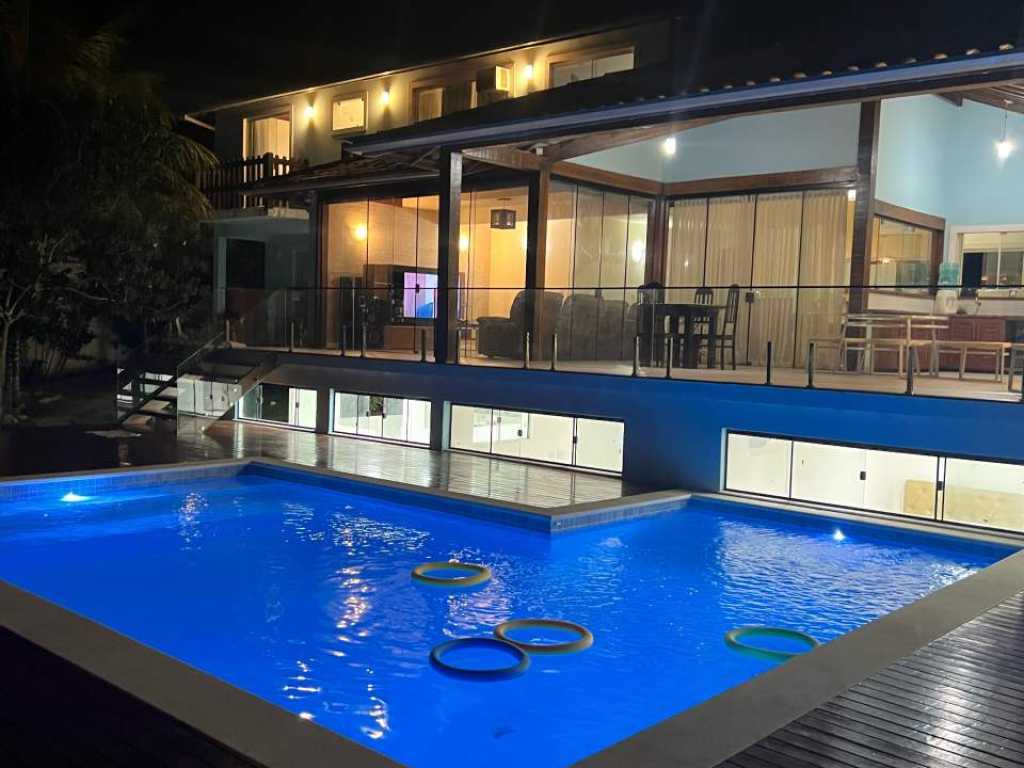 Casa triplex na praia da Ferradura