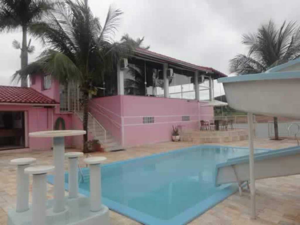 Alugar. Rancho com 4 suites com ar, piscina tobo�gua, , campo futebool, Pier .boate, para 20 pessoas.