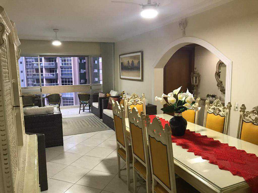 FERIAS E CARNAVAL - Excelente apartamento com 3 suítes, pé na areia, piscina, churrasqueira, ótima localização em Guarujá - SP!!!