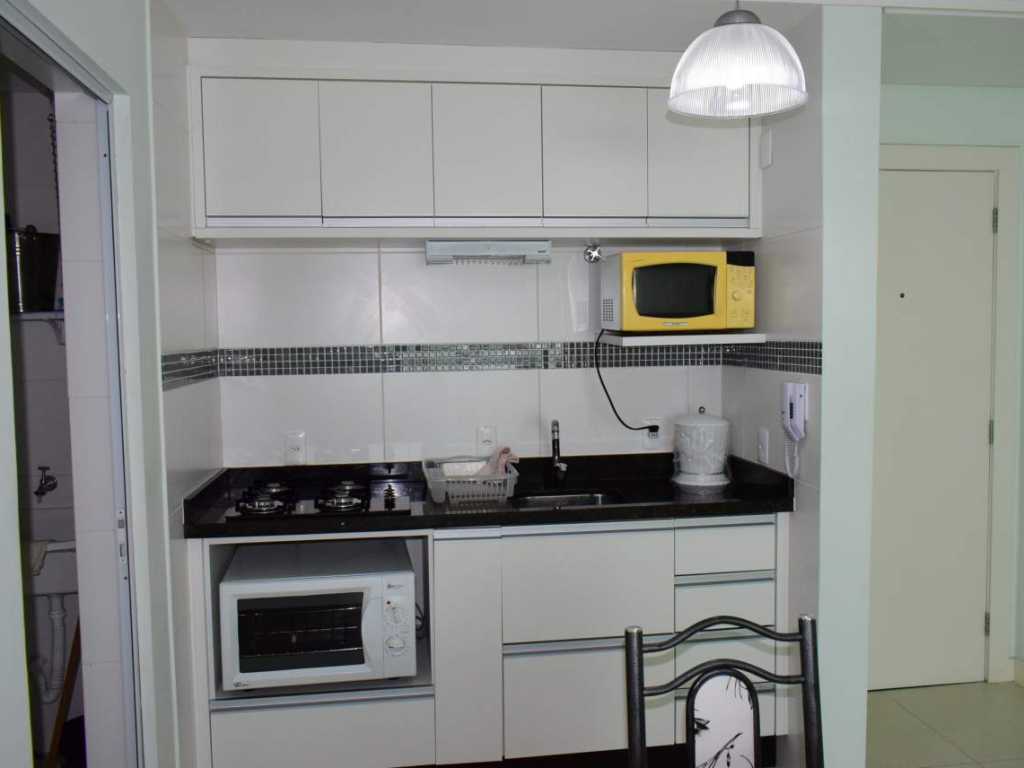 Apartamento com piscina para 6 pessoas, 2 dorm com ar. Cód 9522-01