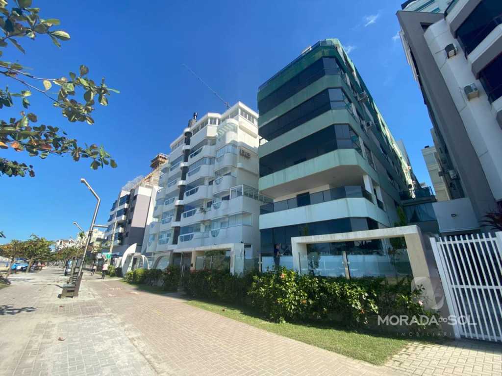 Apartamento quadra mar em Meia Praia - Itapema - Cód.2408