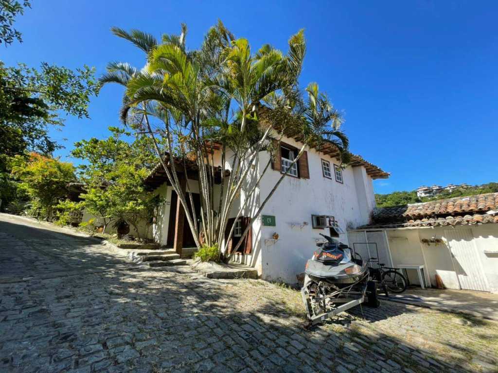 Casa 3 quartos, menos de 50 metros da praia da Ferradura