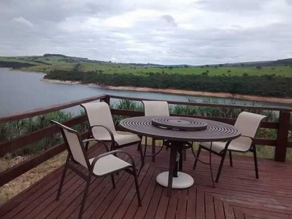 Rancho de Marina localizado na Ilha em Capitólio-MG