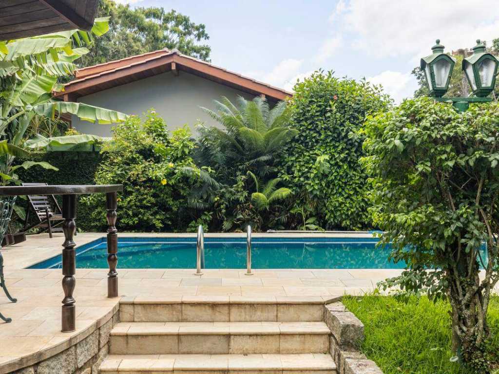 Casa linda e ampla para 20 pessoas, com piscina, em condomínio..