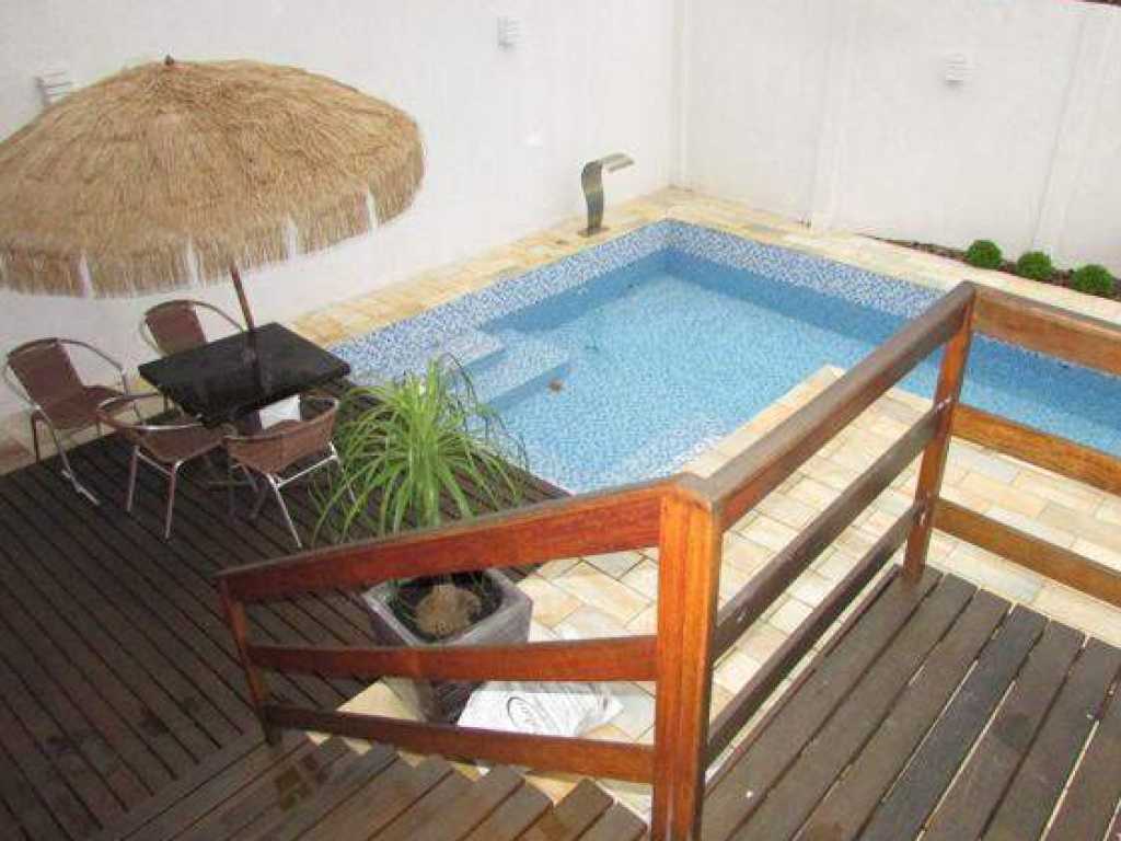 Linda casa com piscina e 4 suítes com ar condicionado em Balneário Camboriú.