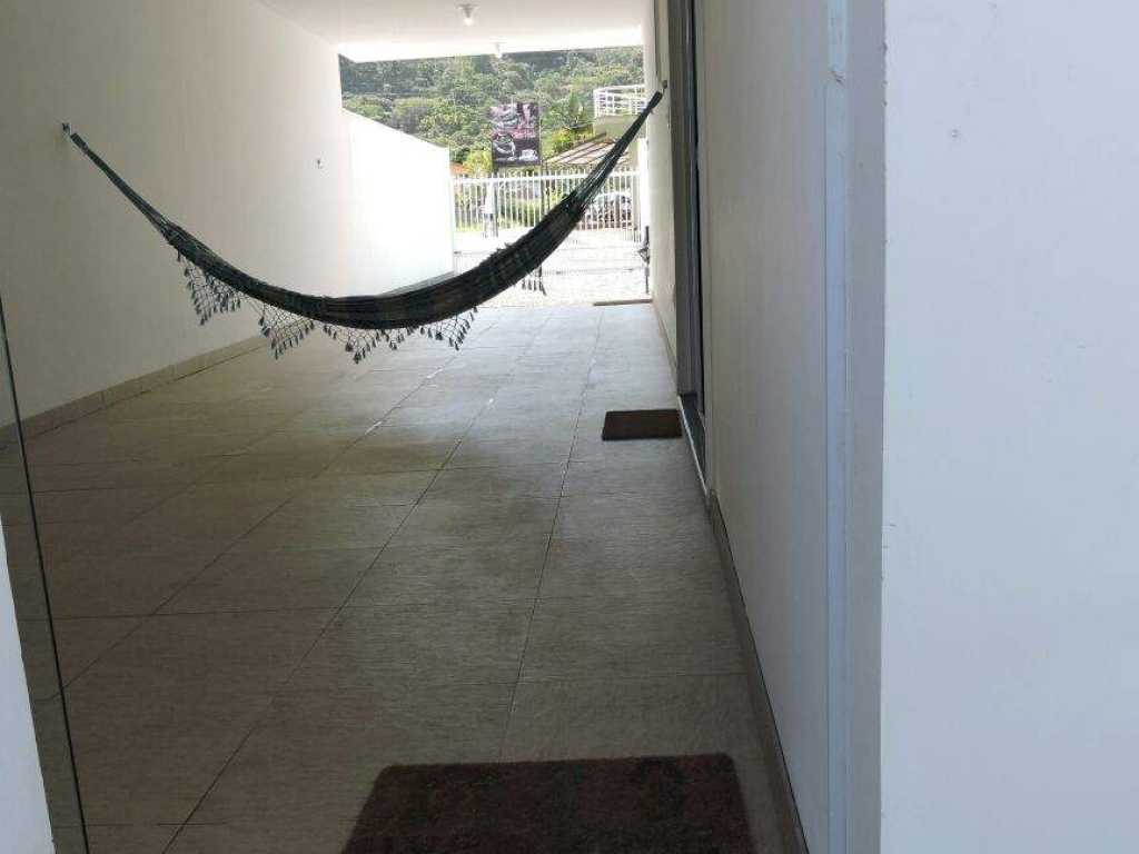 CASA COM PISCINA E CHURRASQUEIRA NO ESTALEIRINHO BALNEÁRIO CAMBORIÚ