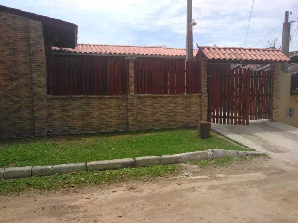 Linda Casa com PISCINA a 300  metros da praia das Toninhas Ubatuba