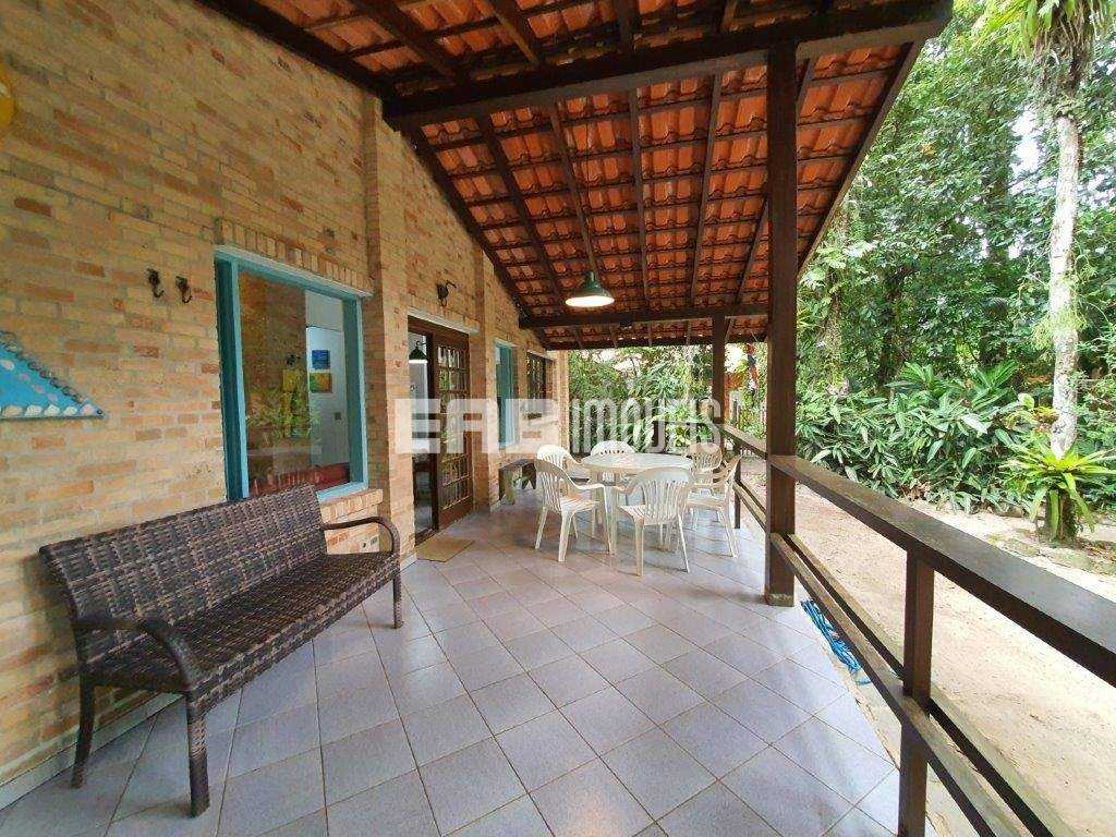 Casa integrada à área verde, ideal para uma família. Acomoda até 6 pessoas - Pe20