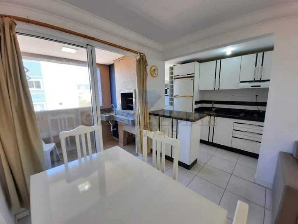 Ref. 035C Apto com 2 dorm com ar, sala de estar com ar, 200m da praia de Bombas