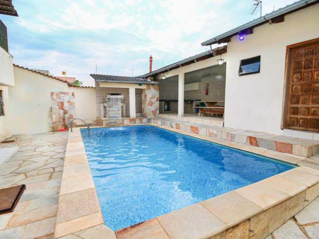 Casa Azevedo -Linda casa com piscina aquecida