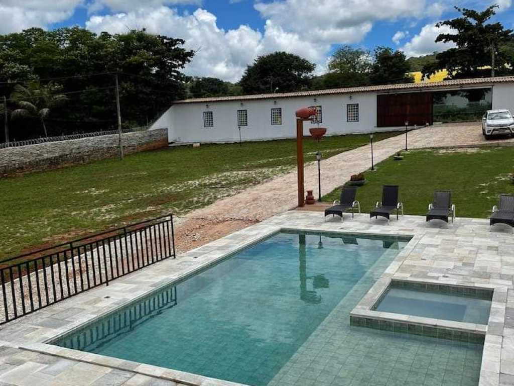 Casa Aconchegante com Piscina e Quadra de Areia