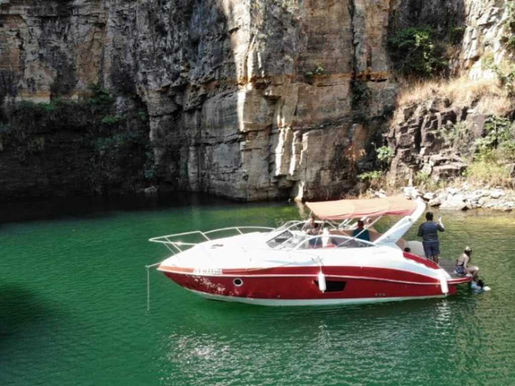 Lancha para passeio em Escarpas do Lago