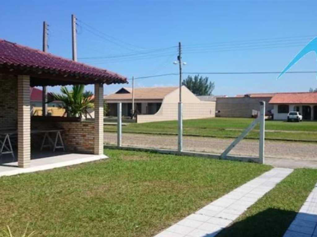 Casa para Temporada, Cidreira / RS, bairro Salinas, 5 dormitórios, 1 suíte, 2 banheiros, 1 vaga de garagem, mobiliado, área construída 130 m