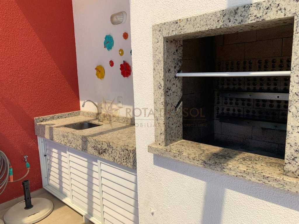 Cód 104 - Linda cobertura duplex com jacuzzi, a poucos metros da praia de Bombinhas.