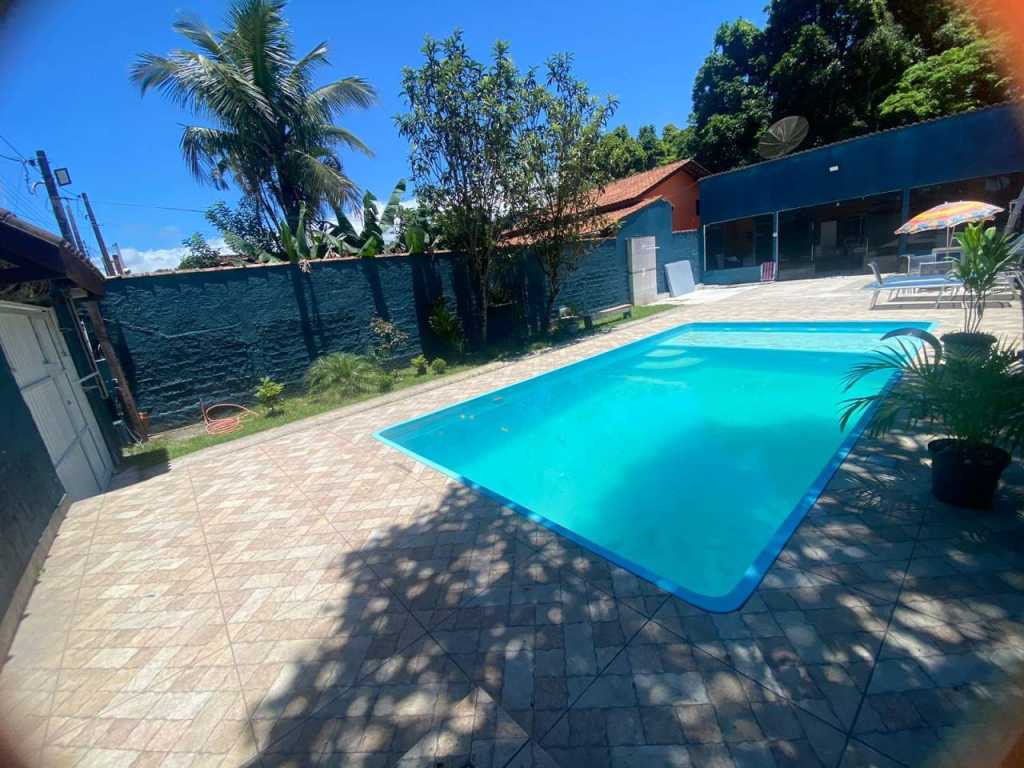 Casa com Piscina, amplo espaço em Bertioga