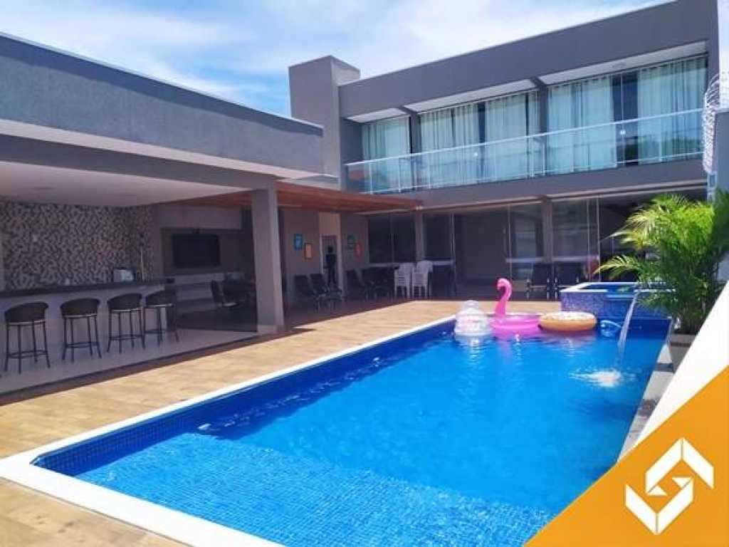 MARAVILHOSO SOBRADO COM 3 SUÍTES, PISCINA, OFURÔ E UMA ÓTIMA LOCALIZAÇÃO.