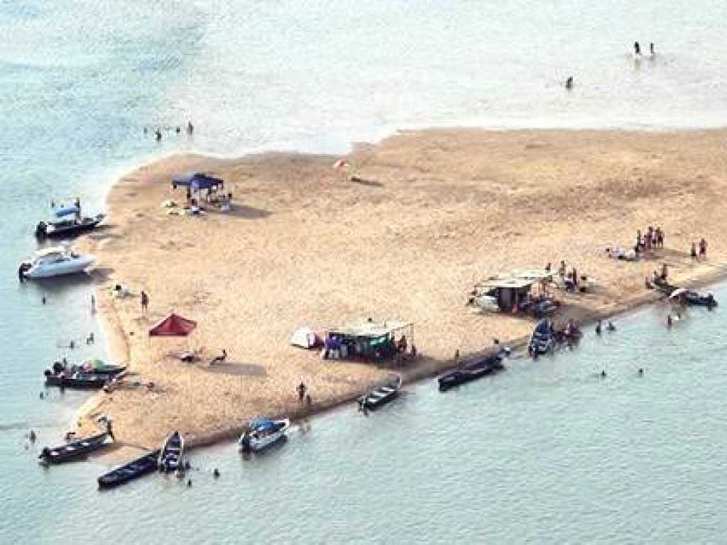 Linda casa para alugar em Porto de Areia Saara MS