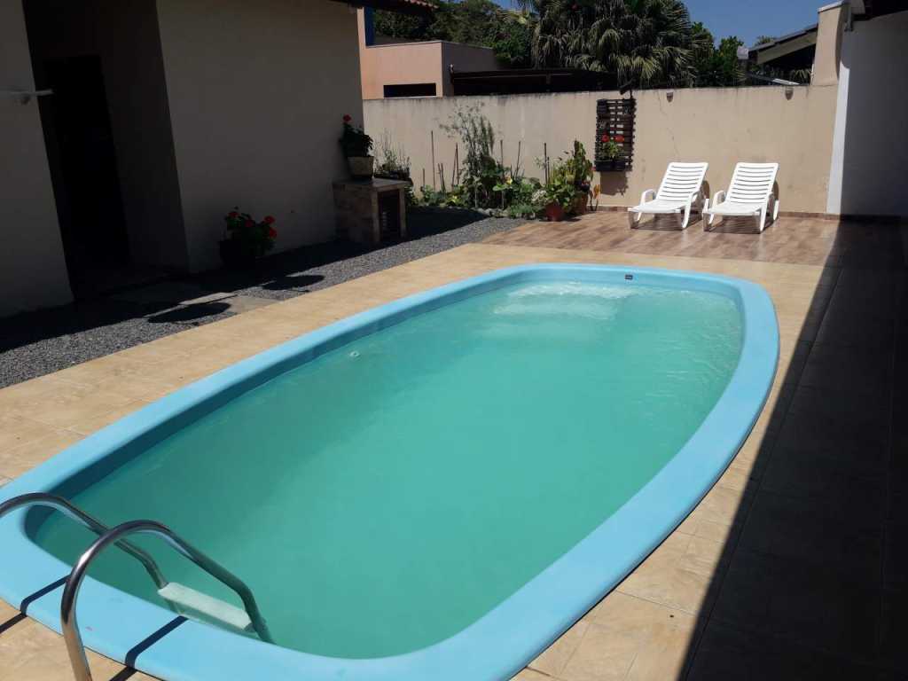 CASA AGRADAVEL COM PISCINA -