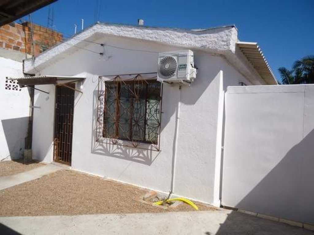 Casa em alvenaria, com 01 dormitório