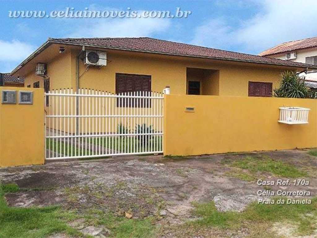 Casa a 213 m. da praia. 2 quartos, 2 banheiros