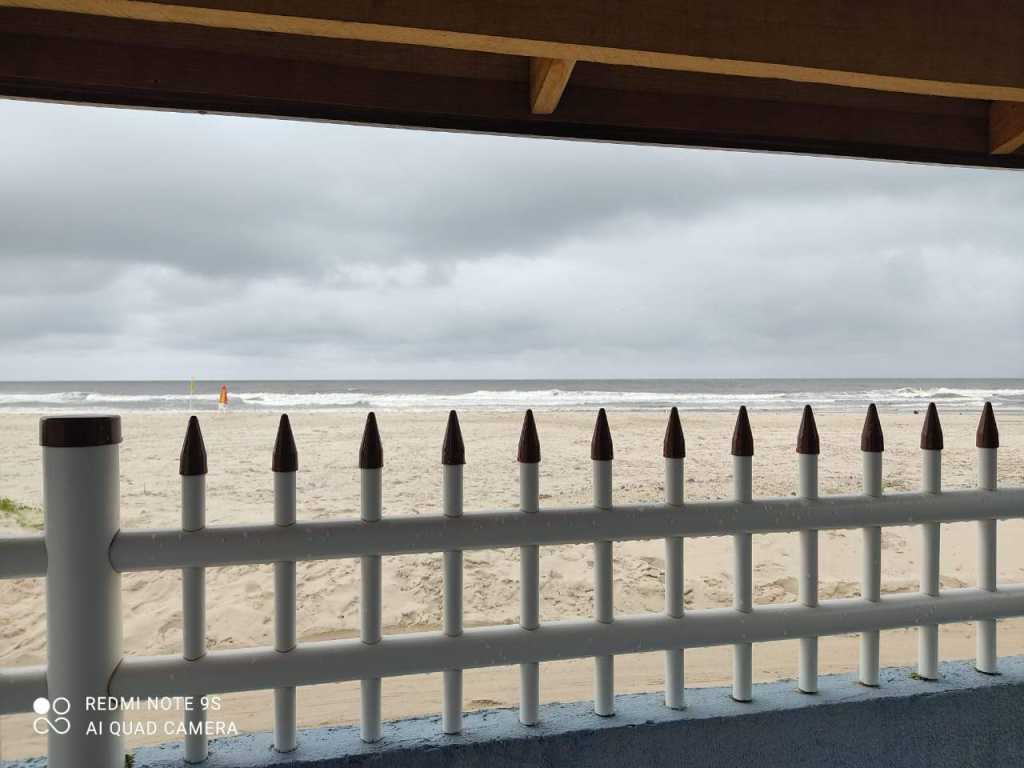 LINDA CASA DE PRAIA MATINHOS,CASA NA AREIA DA PRAIA FRENTE PRO MAR LEIA ANUNCIO PACOTES