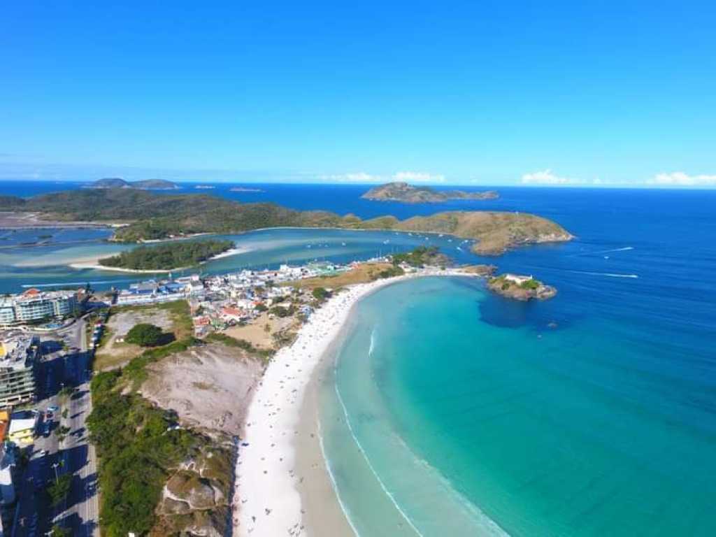 Aconchegante casa em condomínio com 04 quartos - Praia o Pero Cabo Frio