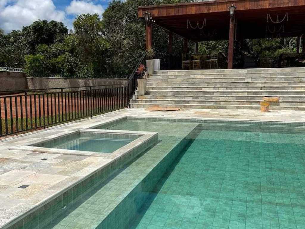 Casa Aconchegante com Piscina e Quadra de Areia