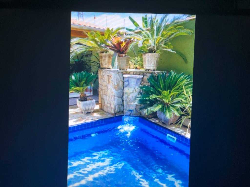 Linda casa com piscina e 3 suítes todas com ar condicionado a 5 minutos da praia das toninhas