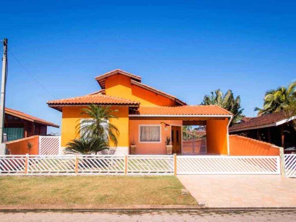 Casa com Piscina na Praia.