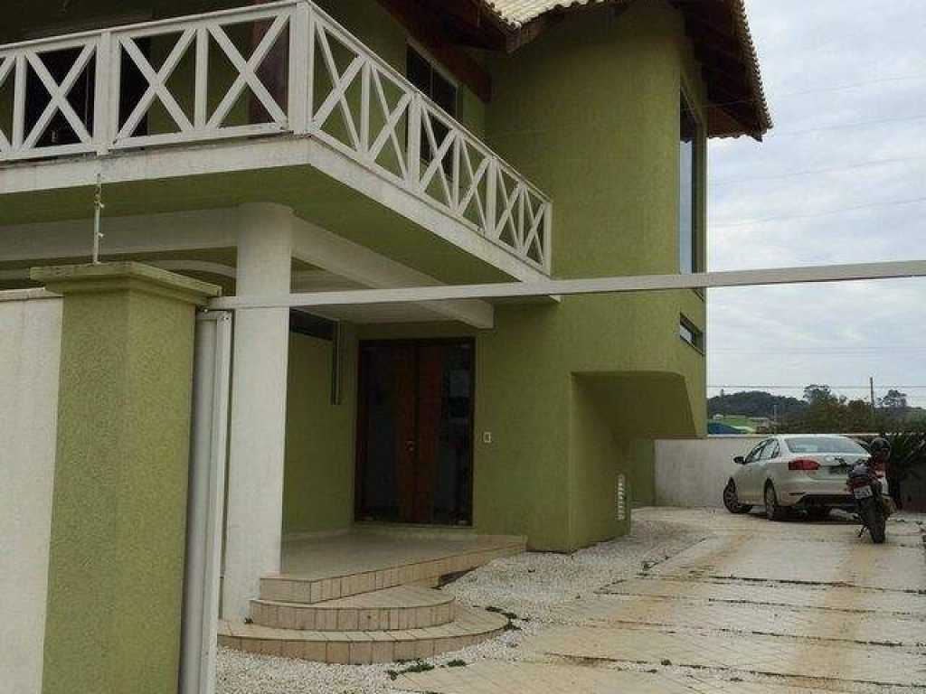 Casa com piscina com 4 quartos com ar para 12 pessoas