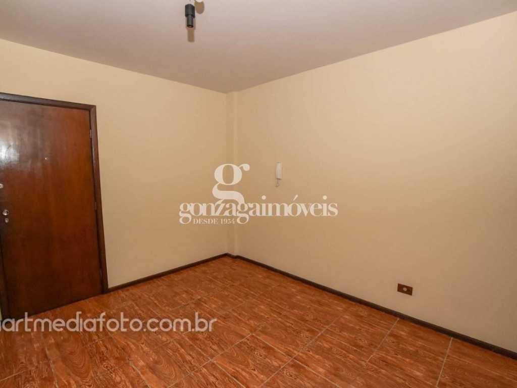 APARTAMENTO NO CENTRO DE CURITIBA.