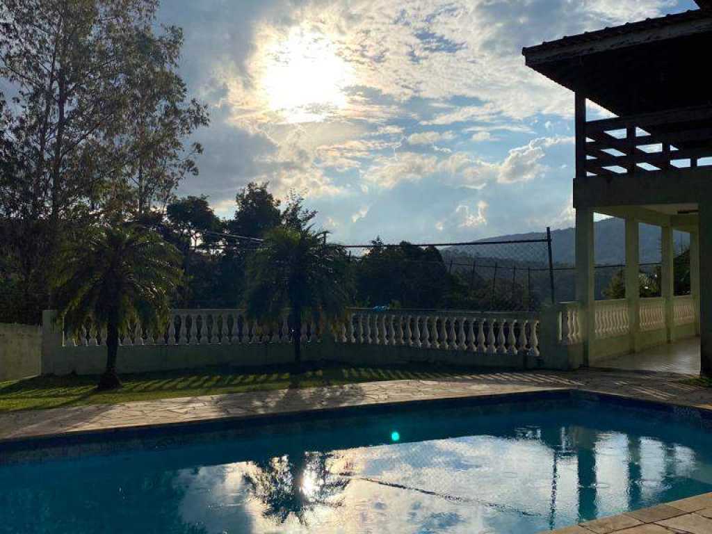 Casa por temporada Mairiporã a 45 minutos de São Paulo com piscina.