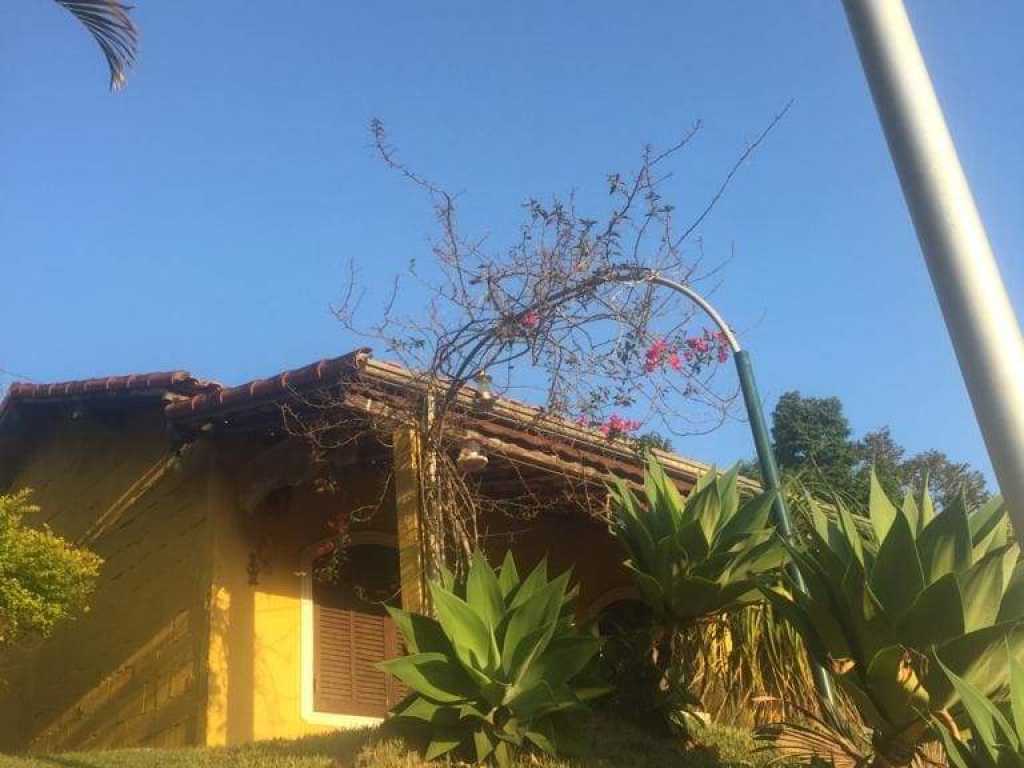 Chácara com piscina em Guararema-SP