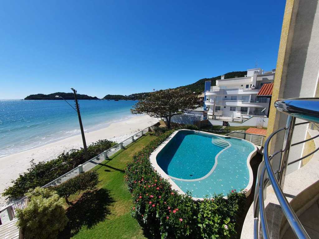 Penthouse in front of the beach in Bombinhas for Season