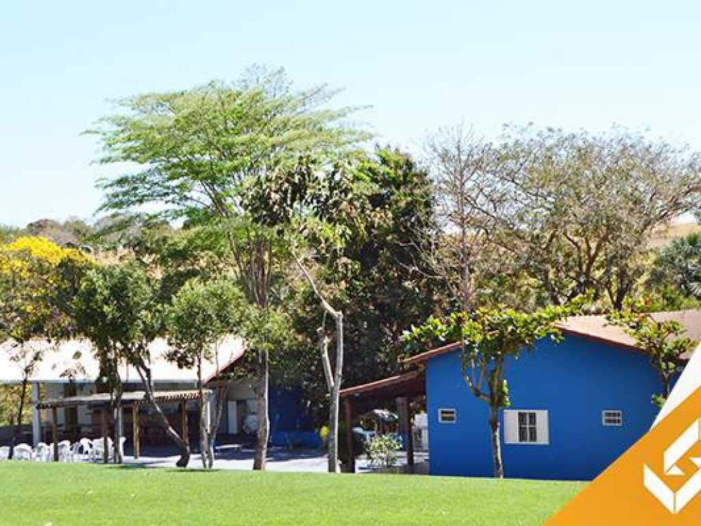 CHÁCARA COM PISCINA AQUECIDA E CAMPO DE FUTEBOL. INDICADA PARA GRUPOS MAIORES.